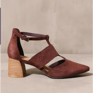 Mi.iM Paige T-Bar Pointed Toe Suede Block Heel Croc Embossed Pump Brown sz 7.5